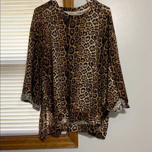 Boutique leopard top - Picture 1 of 4